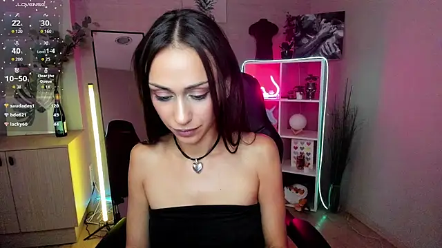 Petite_Moly live