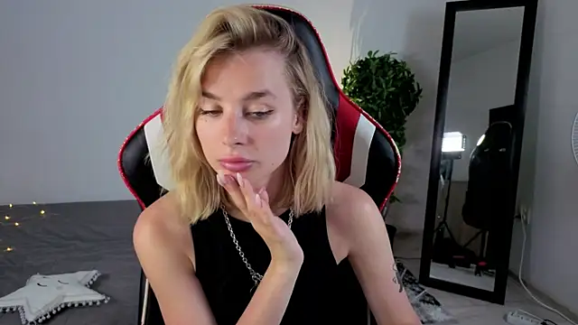 NoraMoreau live