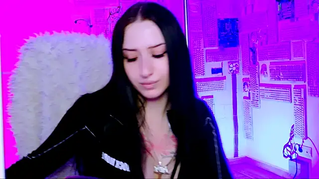 MonicaLowes live