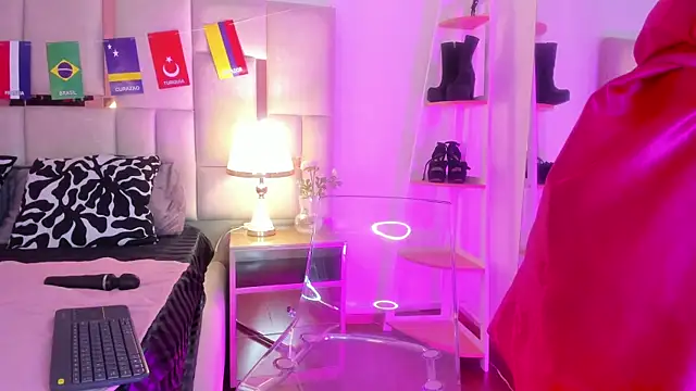 Laura_Dicardy live