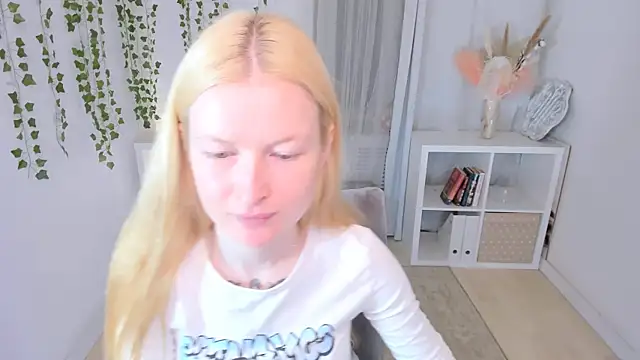 Laly_Peach live