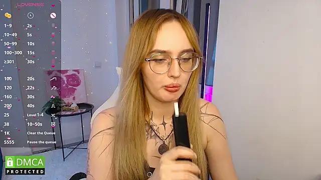 AdeLuna live