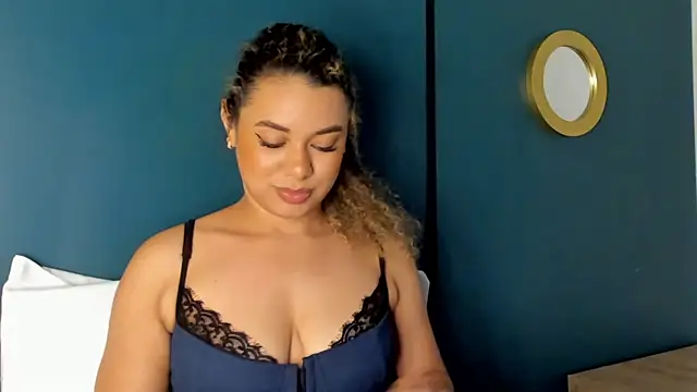 angie_leonn live