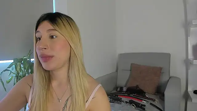 MindyDollSquirt live