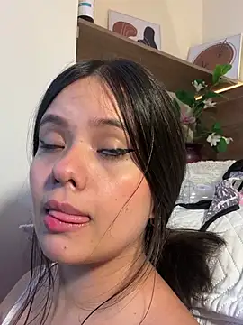thamiina__ live