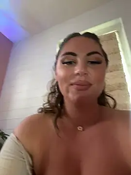 lovely_beast live