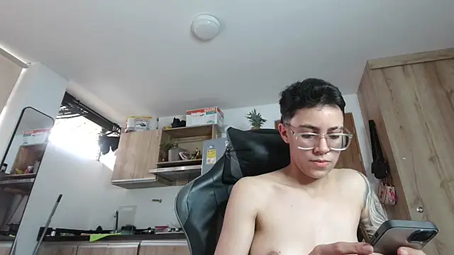 Cutie_Shy_ live