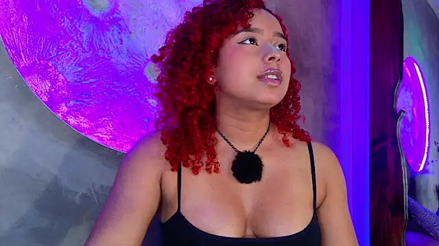 lara_curly live
