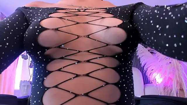 CarolineFyre live