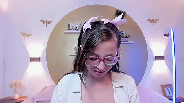 Lenna_Phillips live