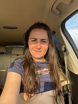 BrunetteNymph live