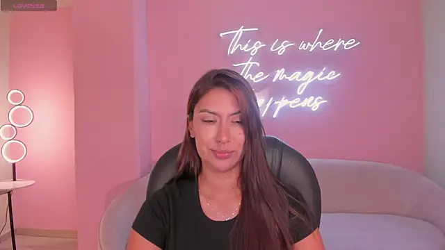 ArianaDumont live