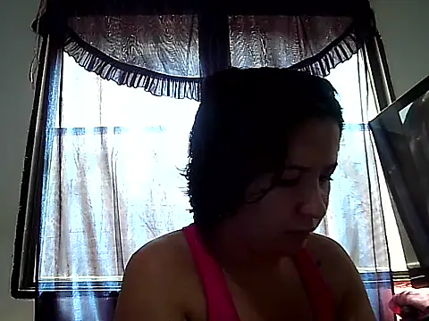 Chiquilove27 live