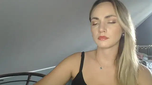 ScarlettSensitive live