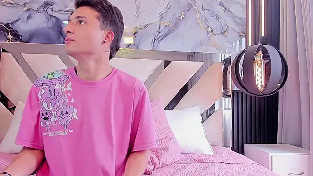 ChloeeAndMax live
