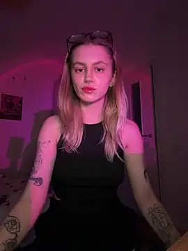 blondiedoll live