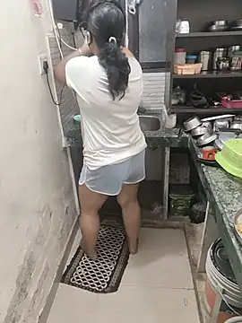 Lily-Darlling live