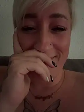 Bigboobiegirl90 live