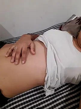 Meenakshi_rajput live