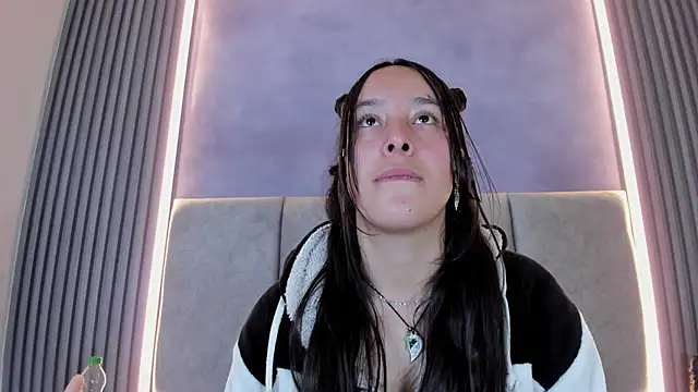 Alaia_Aura live