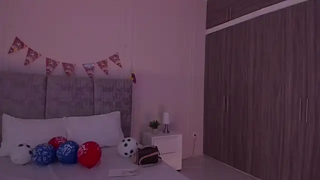 Emma-Velez live