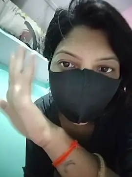 Hotty-Divya live