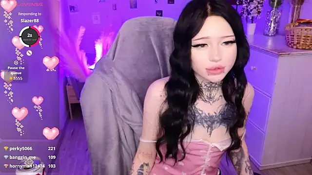 Emma_Kirks live