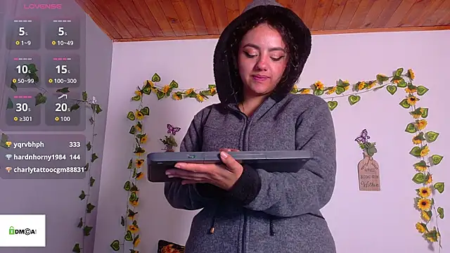 emiily_curly live