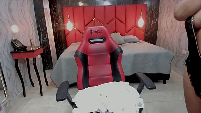 LatinaHoleQueen live