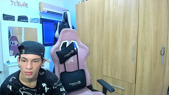 Pride_couple live
