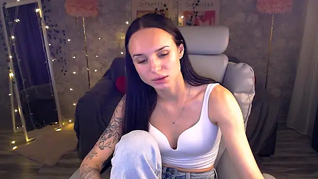 NicoleMerz live