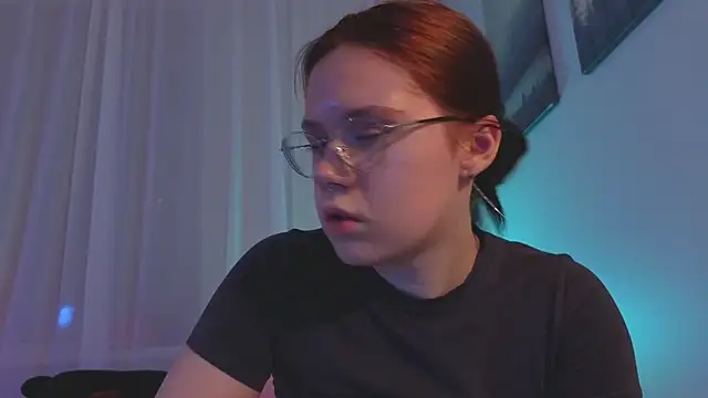 Mia_Luw live