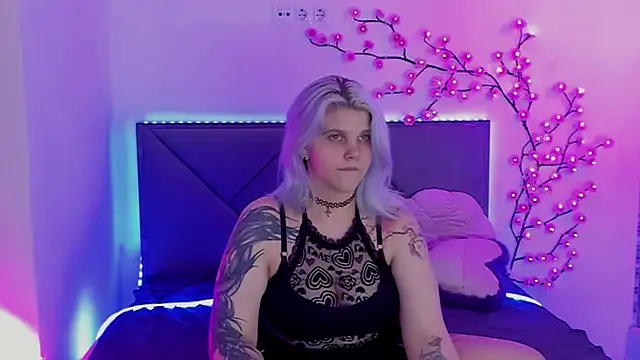 JoannLowe live