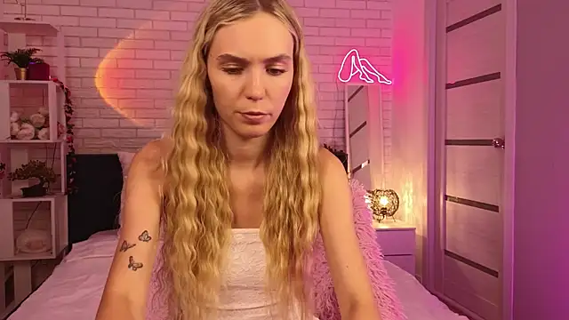 NikkiRyx live