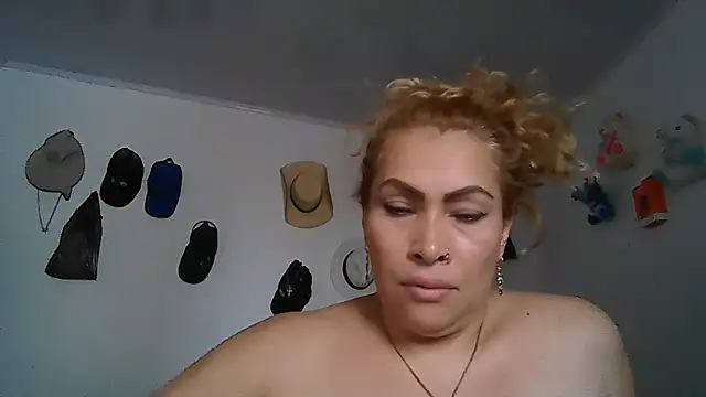 Layla-Astrum live