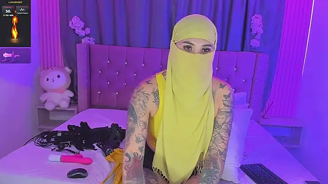 Nayla-Mouna live