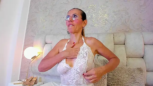 KristalMature live