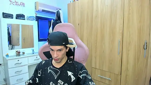 Pride_couple live