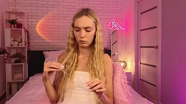 NikkiRyx live