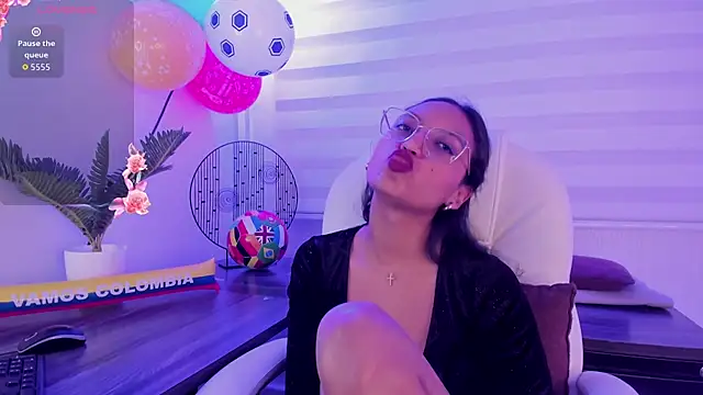 emma_brooks_ live