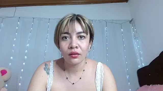 Charlothe_Wright live