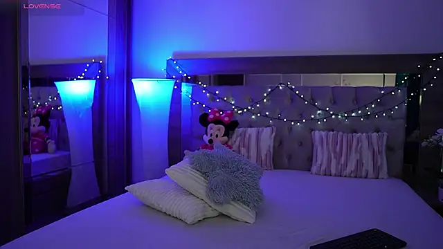 XandraBae live