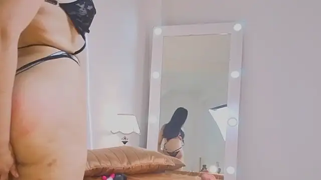 Antonella_Maxwell live