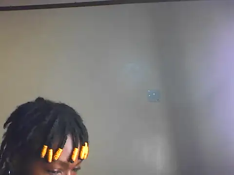 freakyqueenB live
