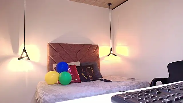 Lia_Blake_ live