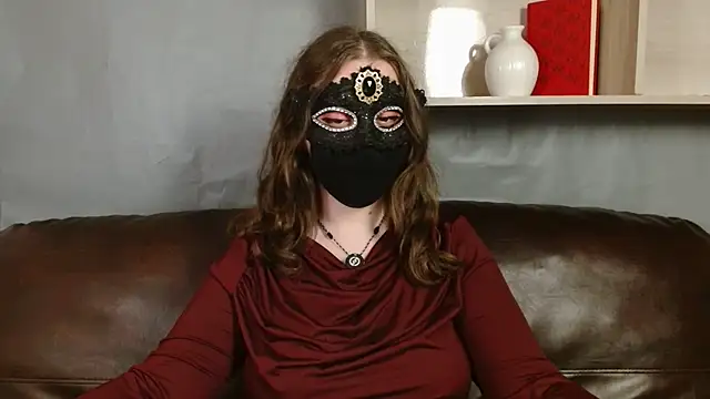 your_queen_nora live