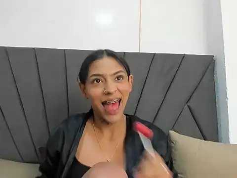 LesliePetit live