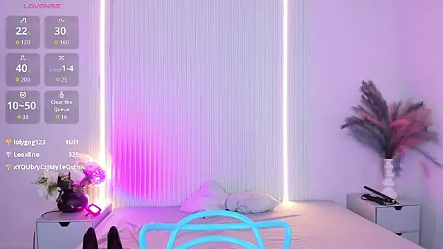 LucyWild8 live