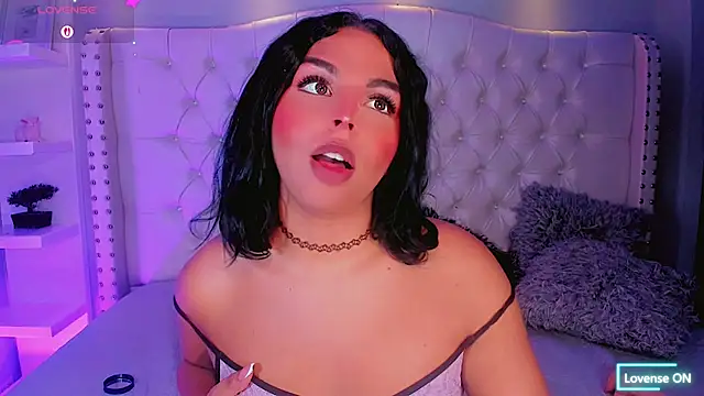 Maia_Hotts live