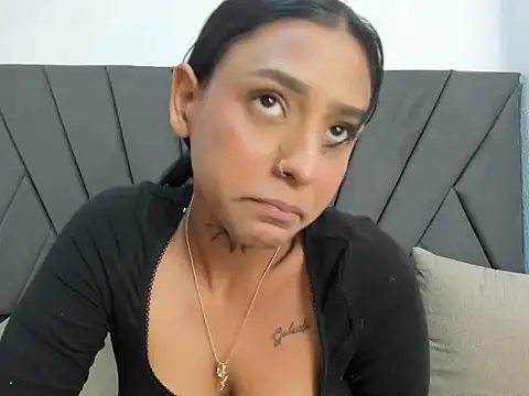 LesliePetit live